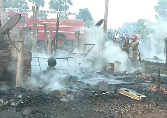 Heavy fire erupted near Rajamahendravaram in East Godavari district | Rjytimes.com